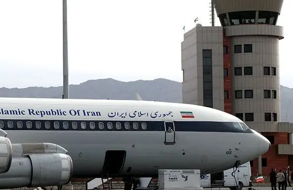 هواپیما هما در فرودگاه بیرجند